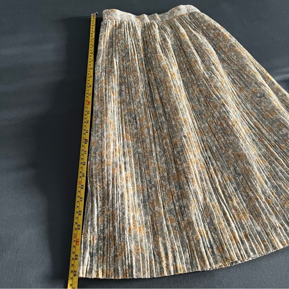 Vintage Pleated Lace Floral Midi Skirt - Picture 11 of 13